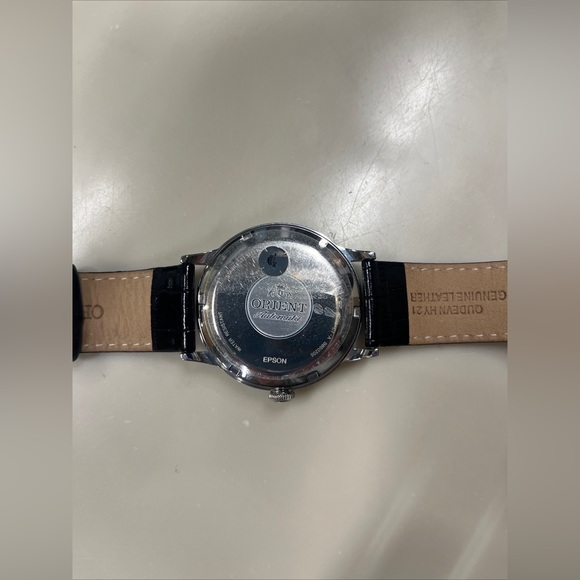 Men’s Watch - Picture 4 of 5